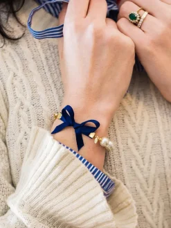 Classy Girls Wear Pearls